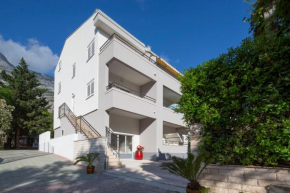 Отель Apartments Filipeti  Макарска 